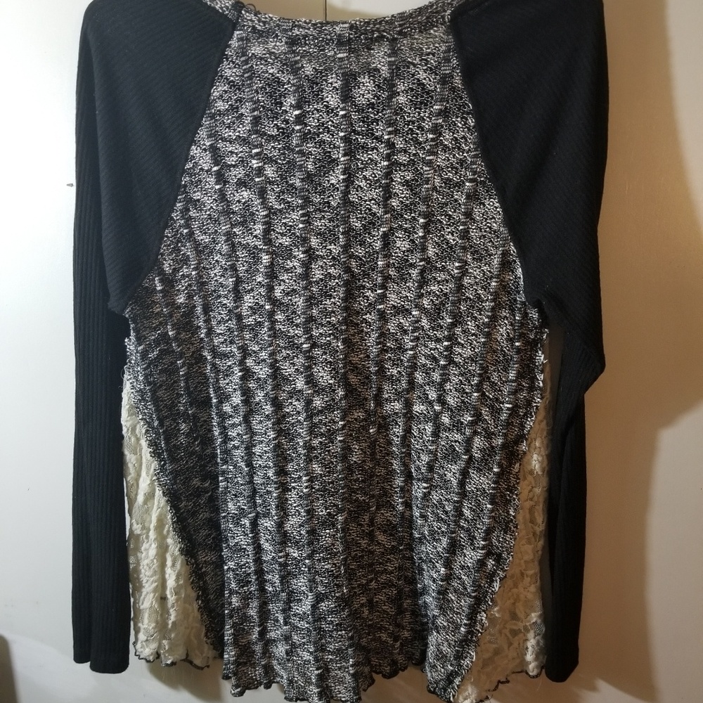 Women's Black and Gray Sweater with Lace Detail - Picture 4 of 7